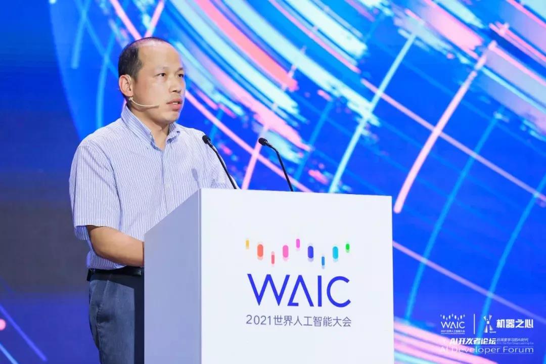 机器之心|WAIC 2021 | 风云体育(中国区)副总裁肖嵘：创「芯」时代 打造自进化城市智能体